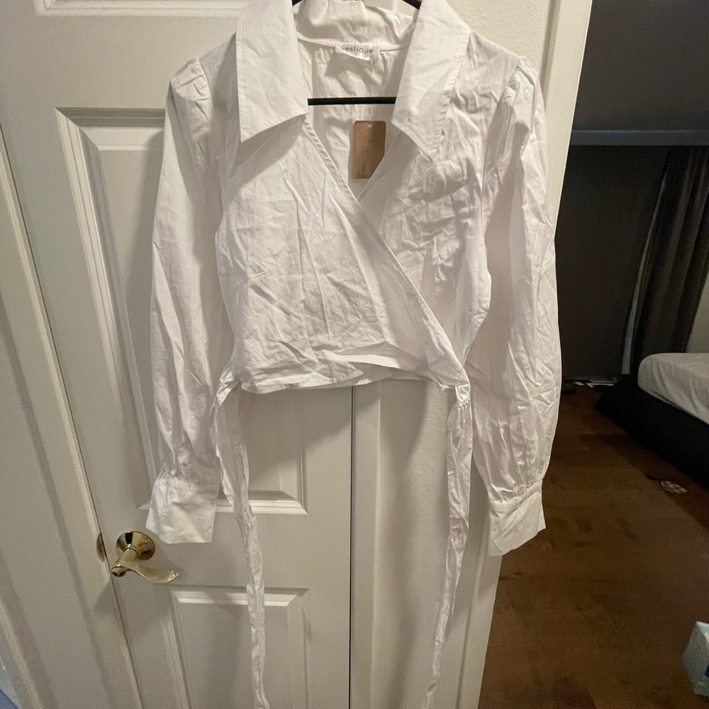White tie up crop top